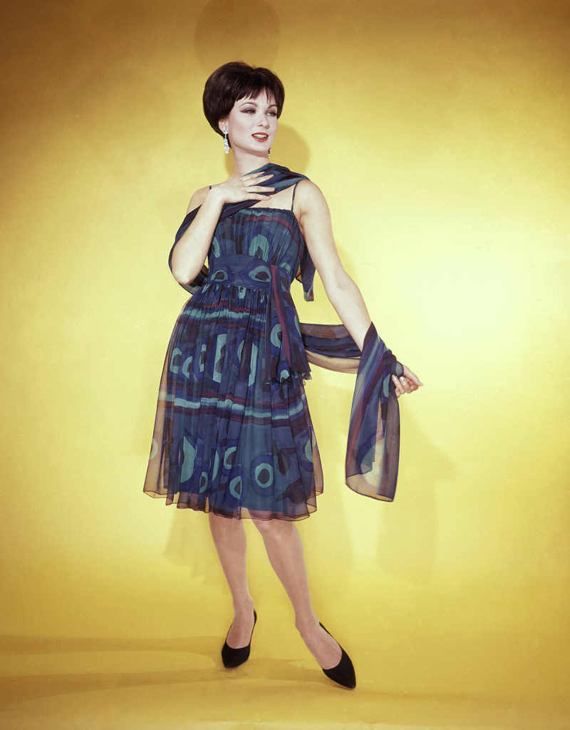 Illustration for article titled These 1960 Models Say You Need to Wear Brighter Colors for WinterÂ